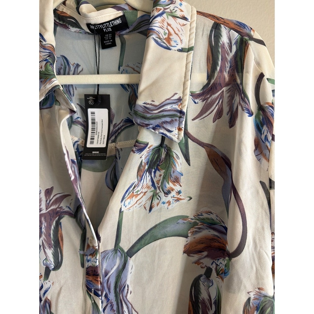 PrettyLittleThing Plus Cream Purple Floral Tulip Button Down Blouse US 16 NWT - Picture 8 of 8
